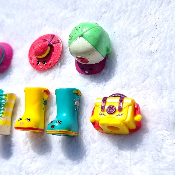 Shopkins Set of 8 hats, boots, and purses Season 2 - Picture 5 of 9
